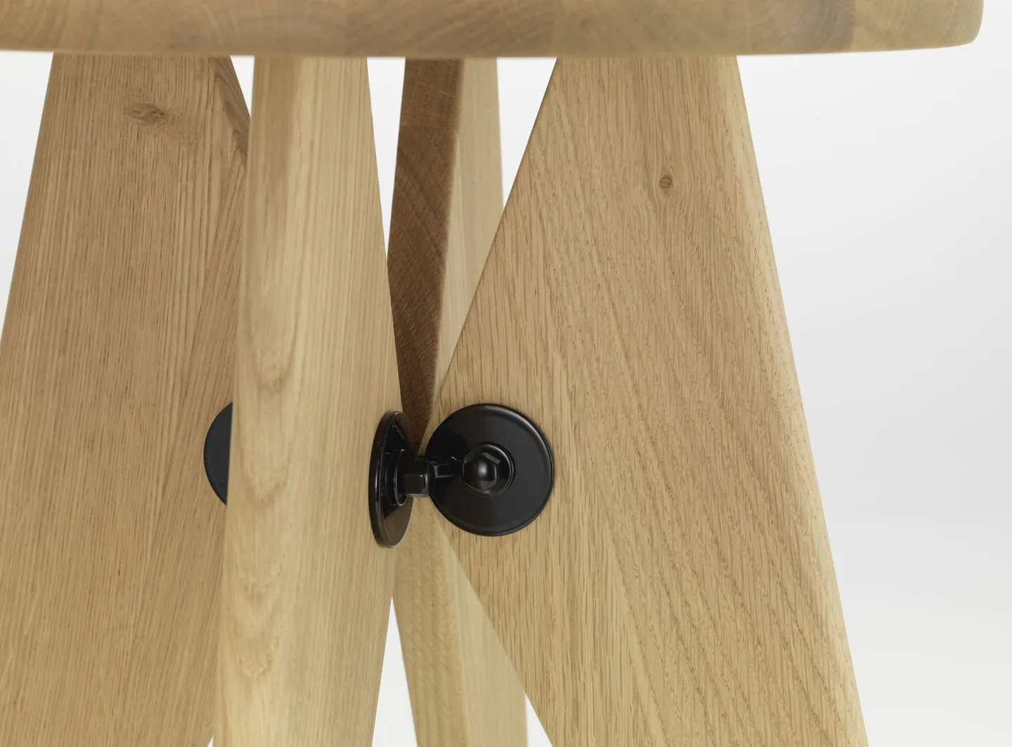 Tabouret Bois pall, Oljad ek Vitra