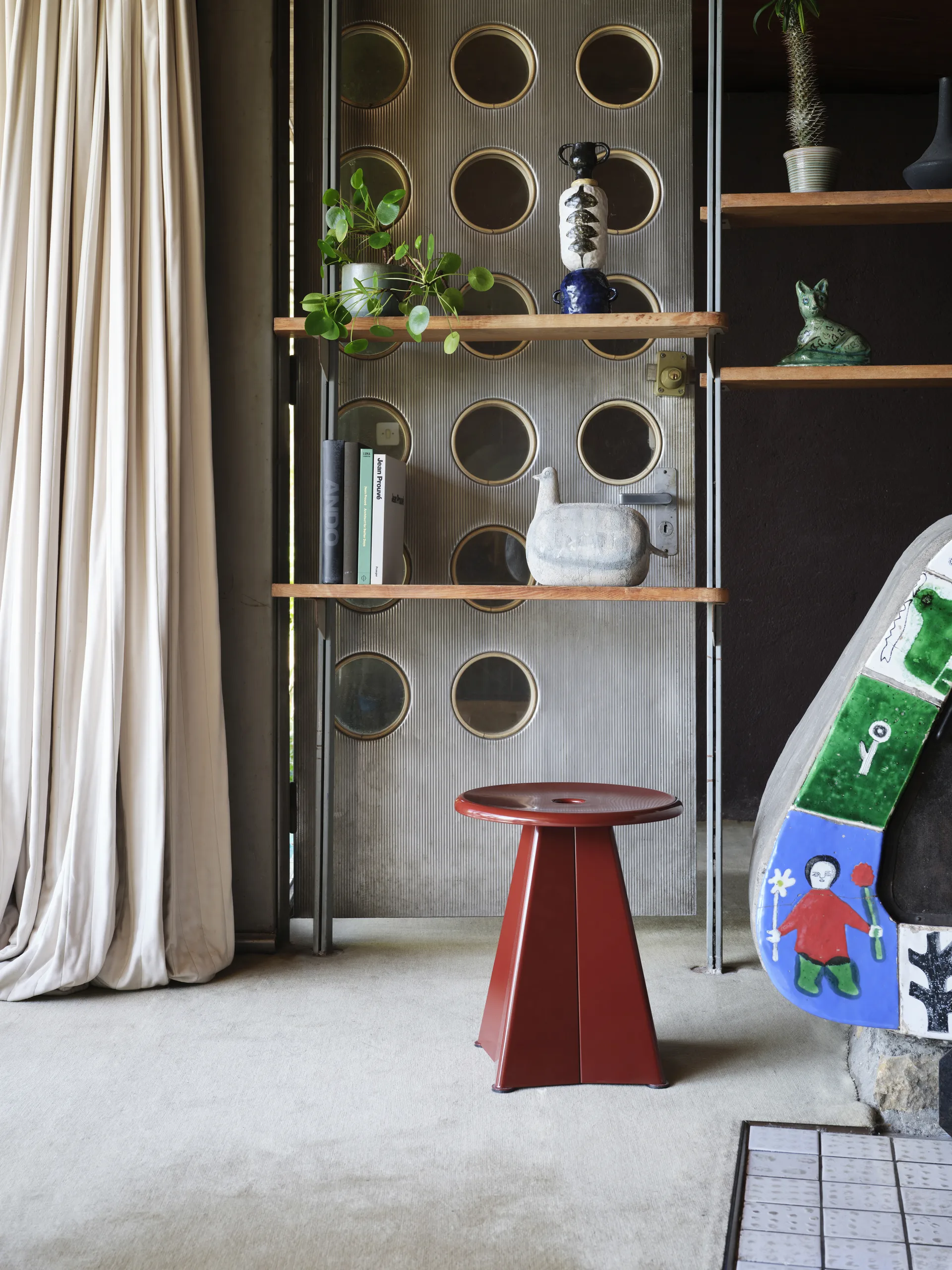 Tabouret Métallique pall, Japanese red (röd) Vitra