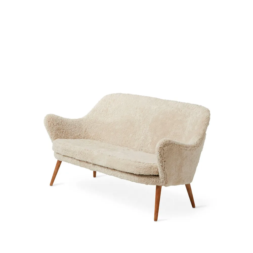 Dwell soffa, 2-sits fårskinn moonlight, ben i rökt ek Warm Nordic