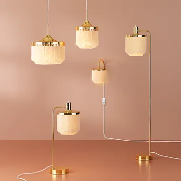 Fringe golvlampa - cream white, mässingspläterat stål - Warm Nordic