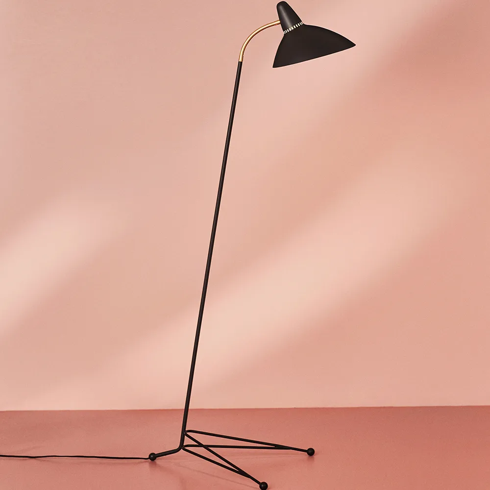 Lightsome golvlampa, black noir, mässingdetalj Warm Nordic