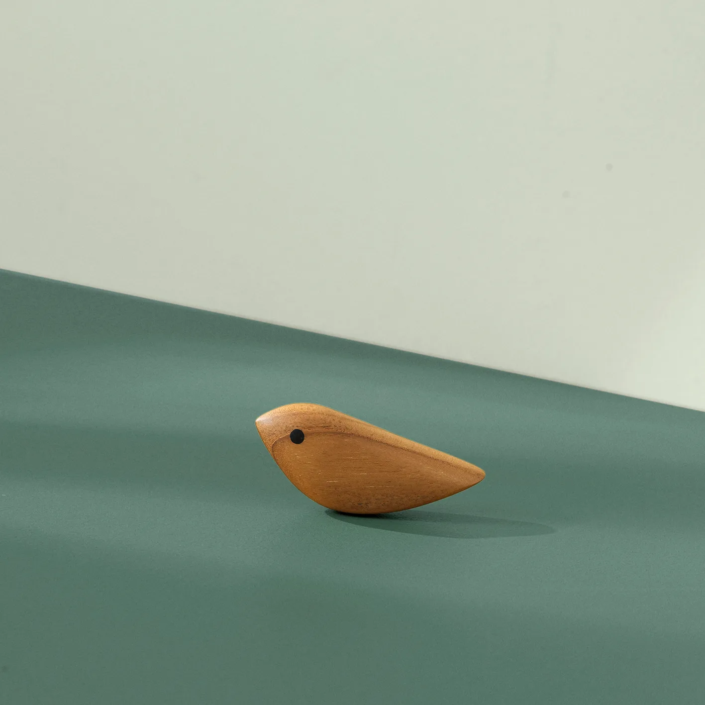 Twirling Bird dekoration S, Teak Warm Nordic