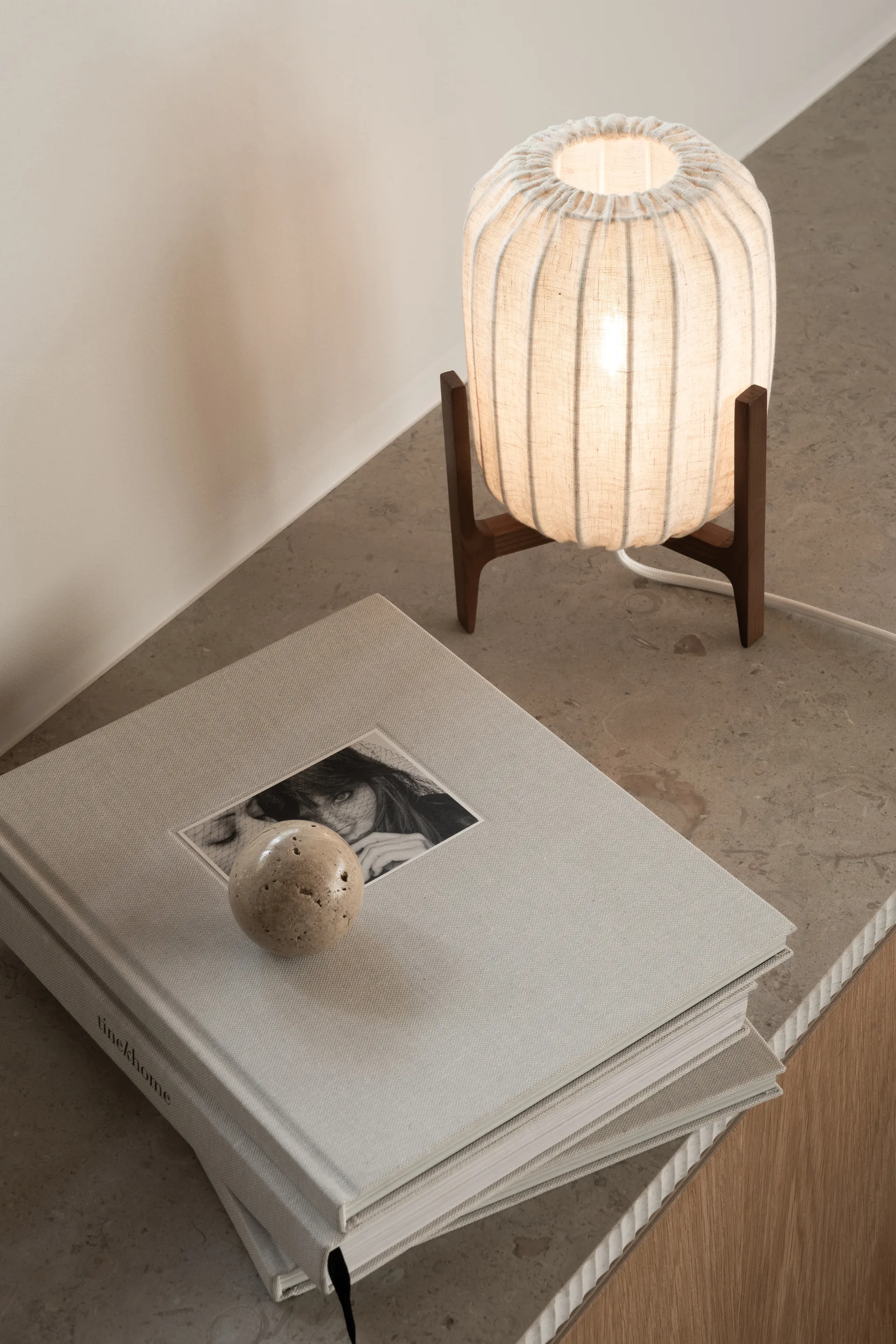 Prisma bordslampa, Dark ash-Natural, Mini Ø16x24,3 cm Watt & Veke