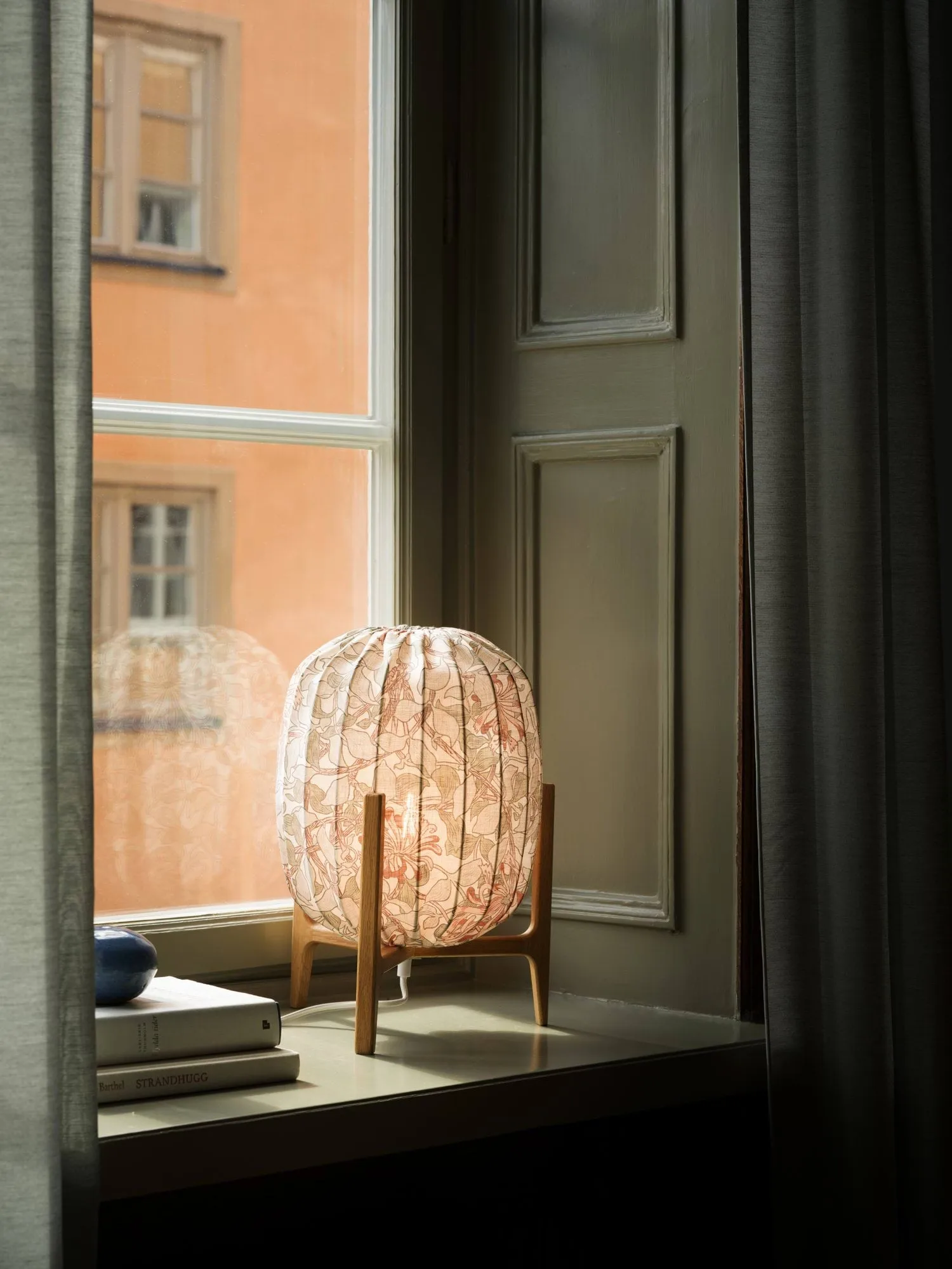 Prisma bordslampa, Oak-Honeysuckle blush, Ø27x42 cm Watt & Veke