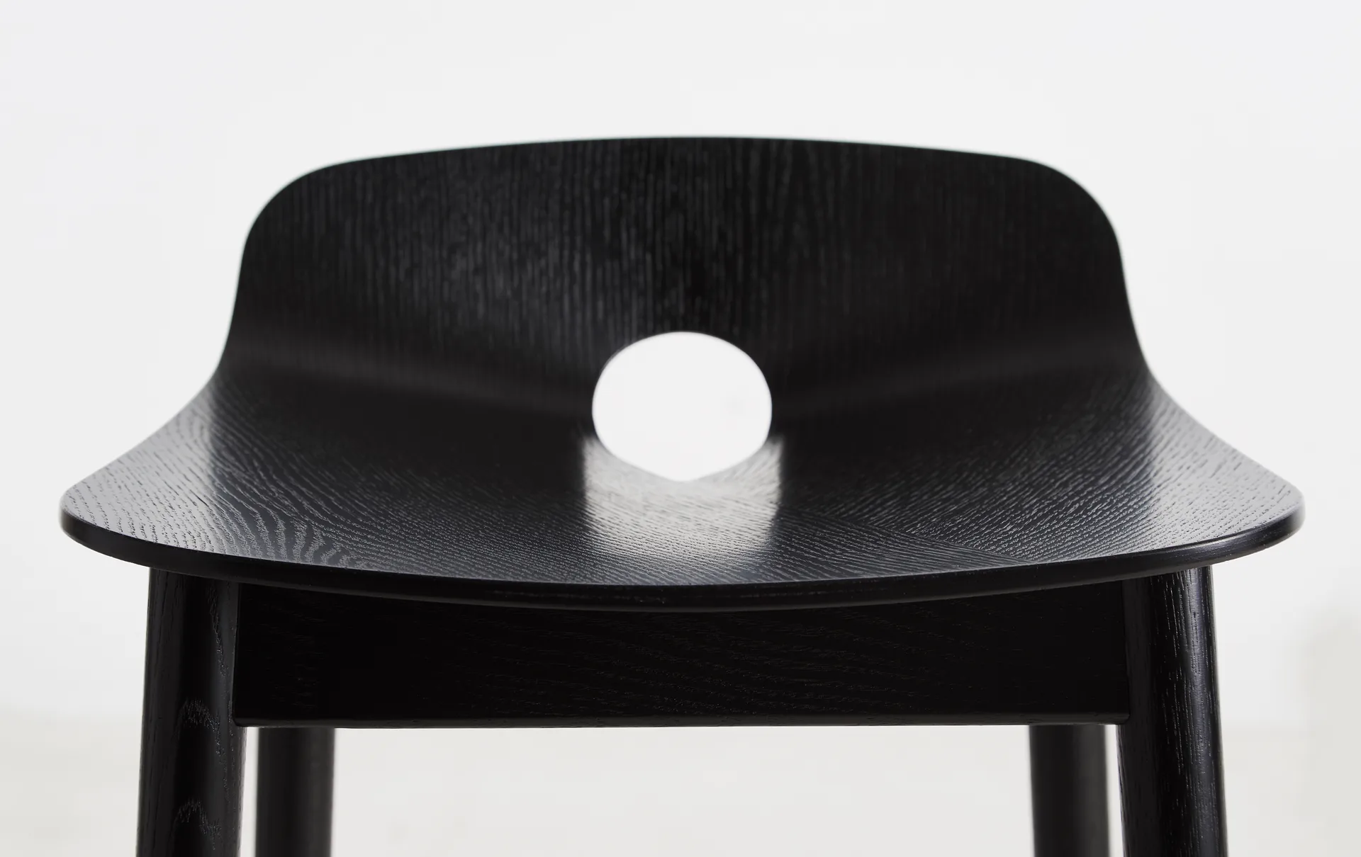 Mono barstol 65 cm, Svartmålad ek Woud