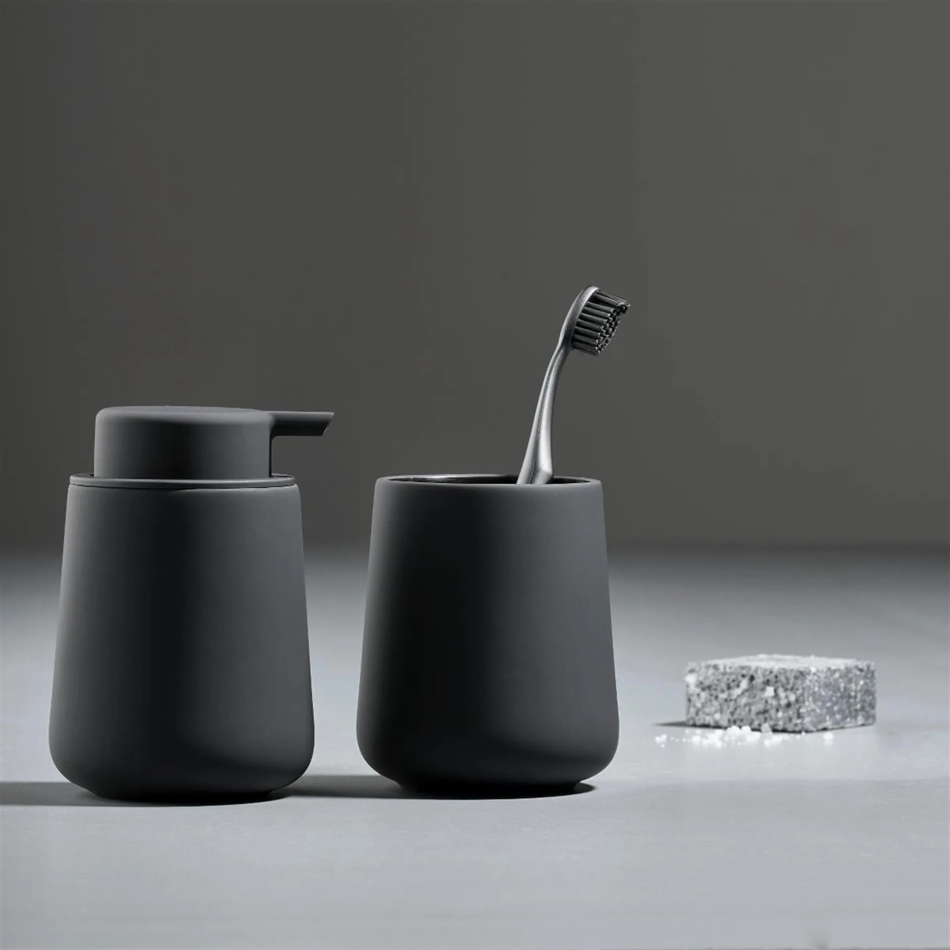 Nova One tandborstmugg, svart Zone Denmark