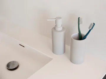 Solo tandborstmugg - Soft Grey - Zone Denmark