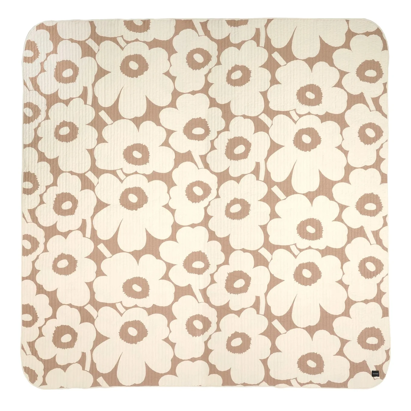 Gör sovrummet extra lyxigt och ombonat med ett överkast, Unikko överkast i beige från Marimekko.